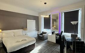 Luxury Family Room With Private Bathroom In The Heart Of Edinburgh